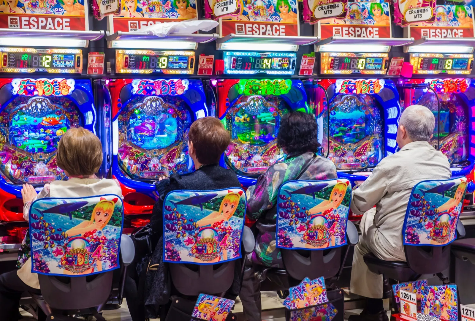 Pachinko gameplay in action showing ball movement